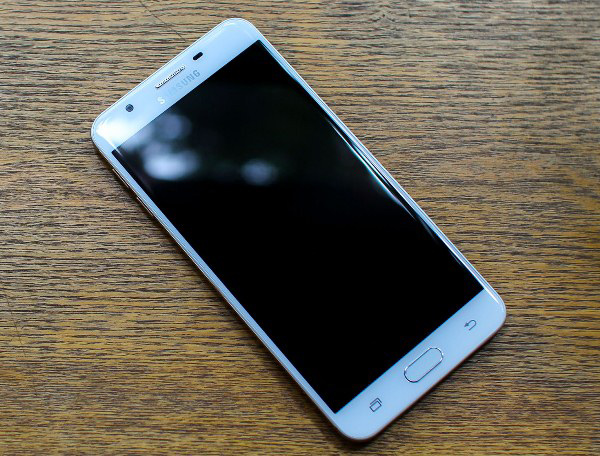 Màn hình Samsung bị đen, cách nào xử lí hiệu quả?