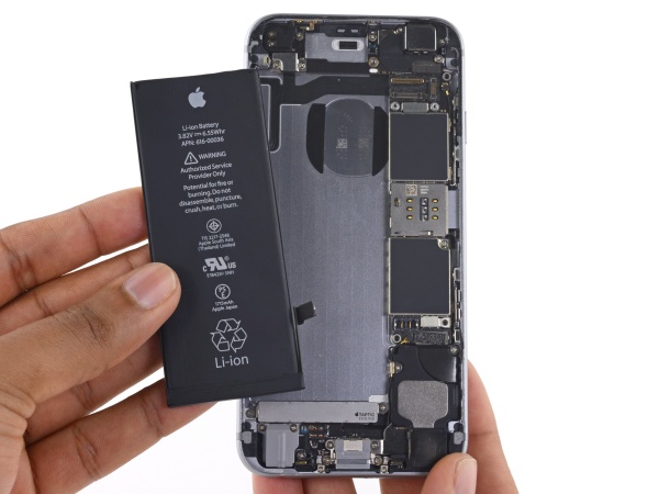 Thay pin iPhone có mất chống nước không?